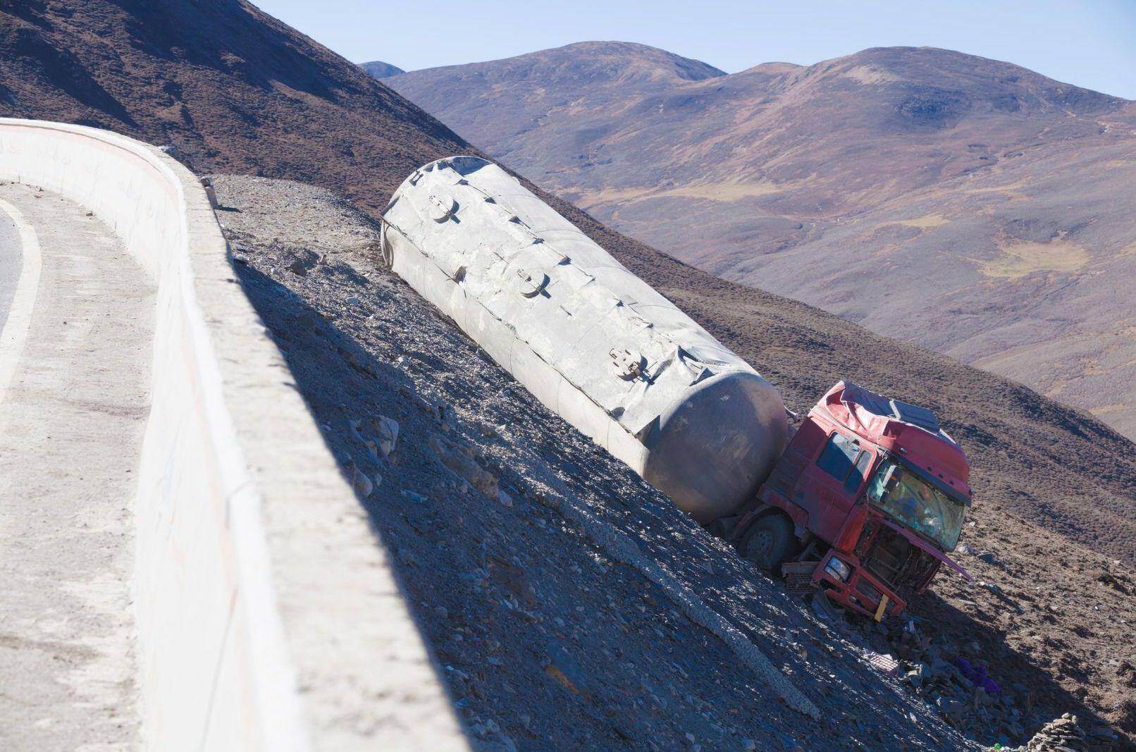 A gasoline transport truck that has wrecked and is now on the side of a hill in Atlanta, Georgia