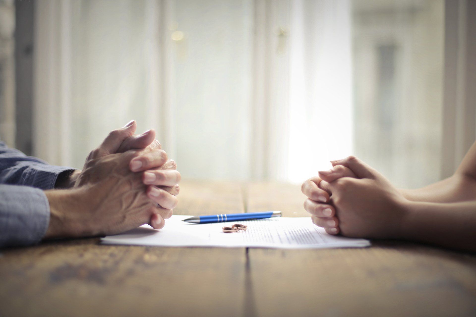 ¿Cuáles son las diferencias entre el divorcio contencioso y el no contencioso?