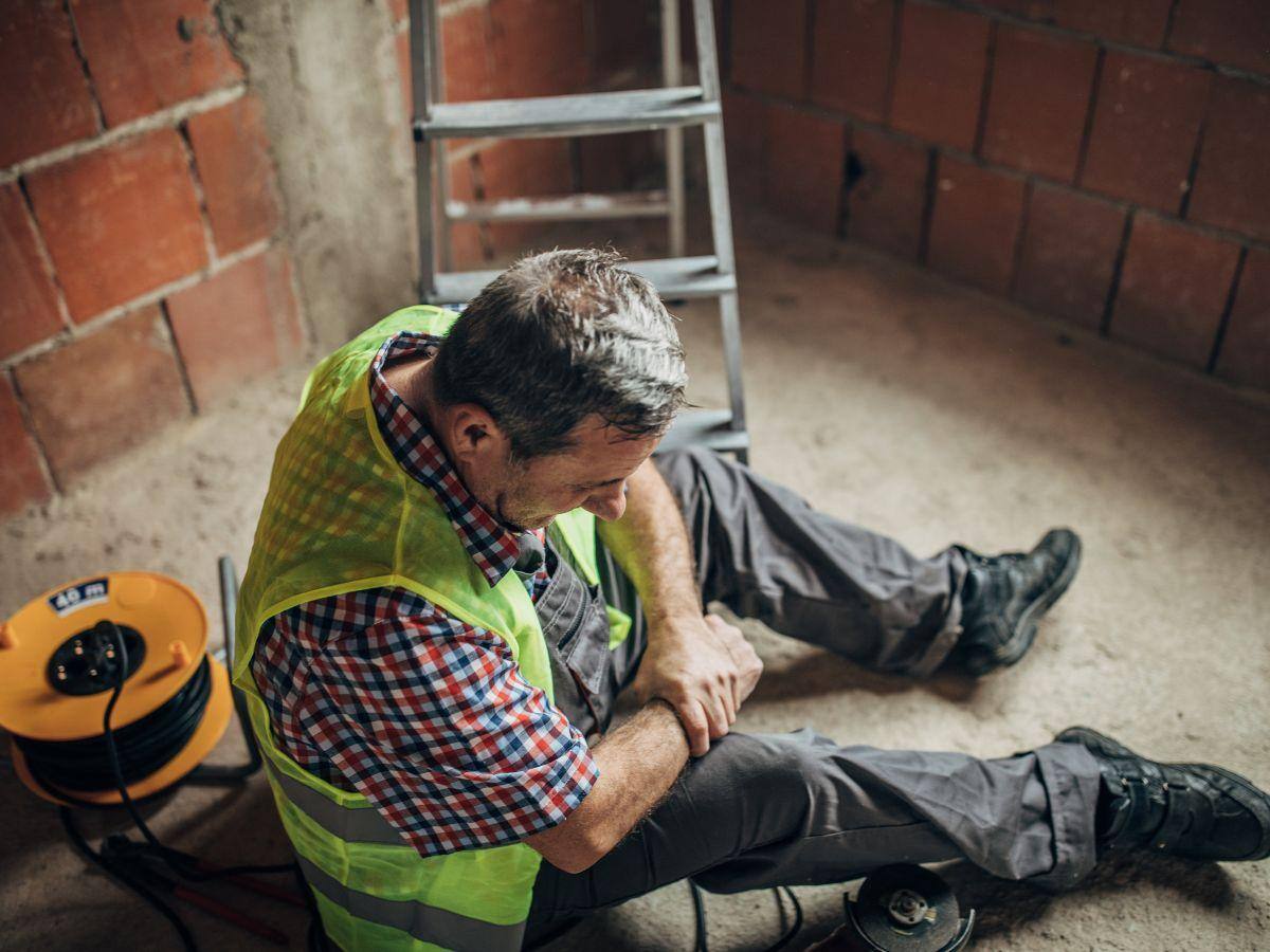 Injured Construction Worker After Falling Off a Ladder